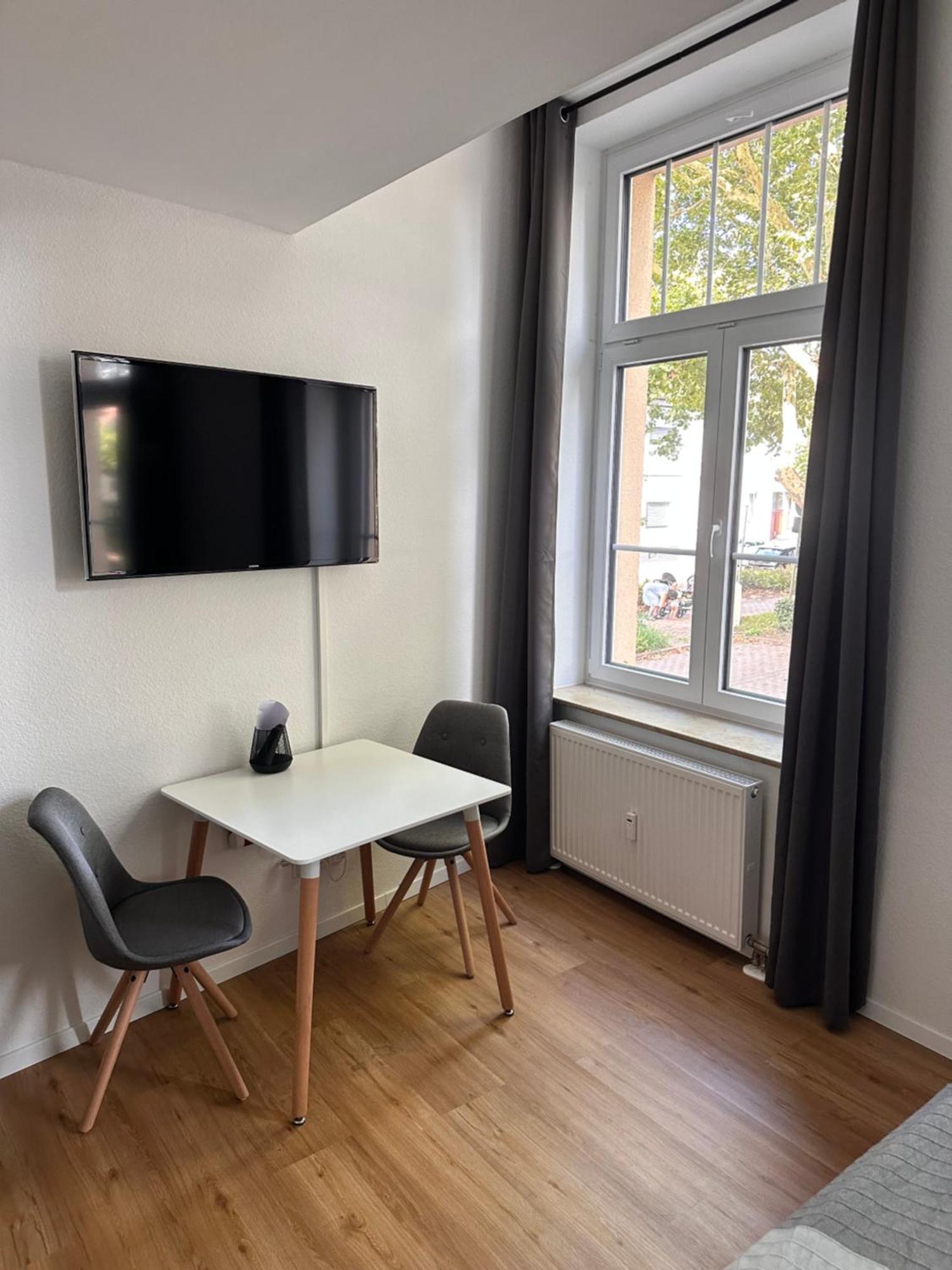 הוקנהיים Zentrales Apartment Mit Parkplatz מראה חיצוני תמונה