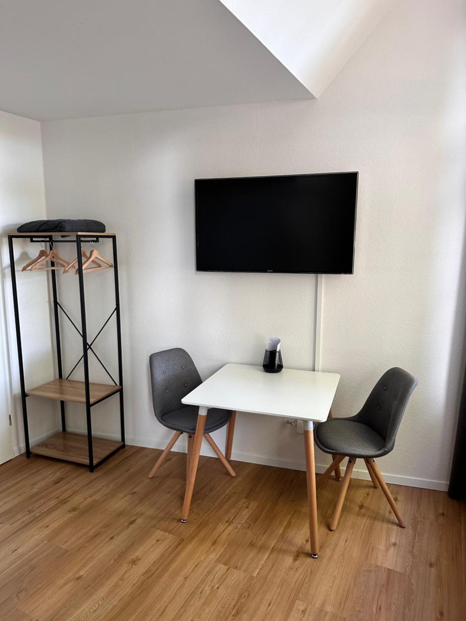 הוקנהיים Zentrales Apartment Mit Parkplatz מראה חיצוני תמונה