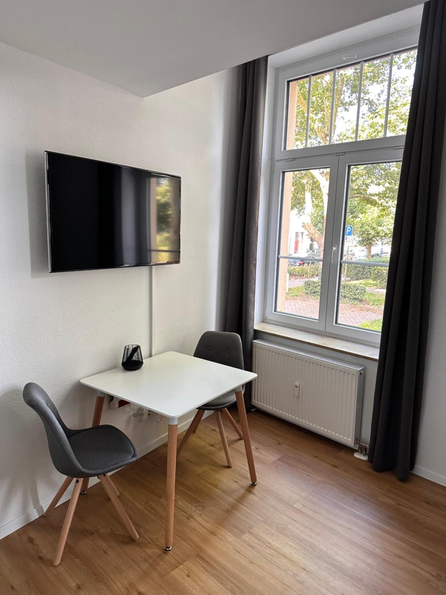 הוקנהיים Zentrales Apartment Mit Parkplatz מראה חיצוני תמונה